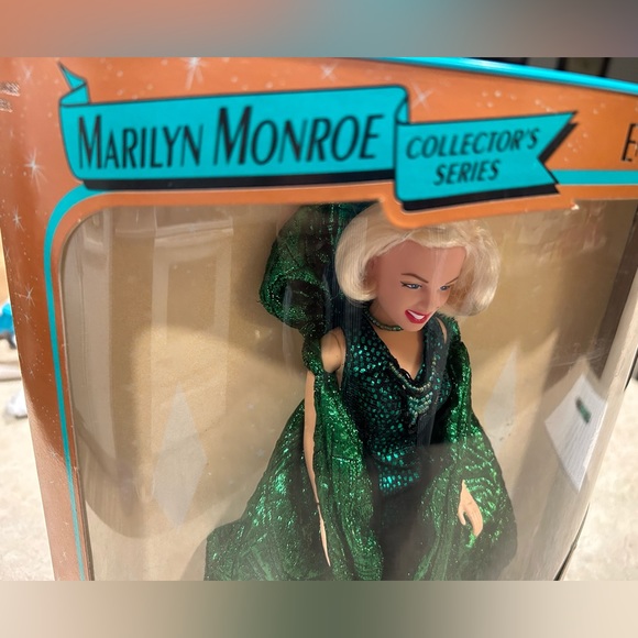 NIB-1993 Emerald Evening Marilyn Monroe Doll by DSI - Picture 4 of 12